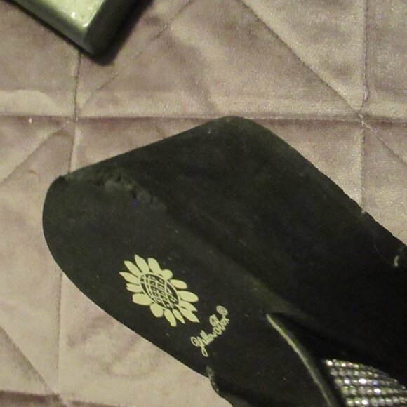 yellow box jewled sandals black sz 7 1/2 M - Picture 4 of 5